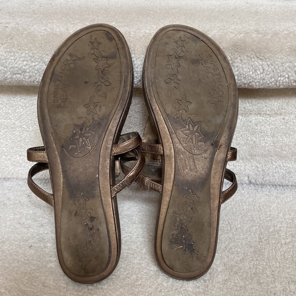 kenneth cole reaction bronze thong sandals - Picture 13 of 15